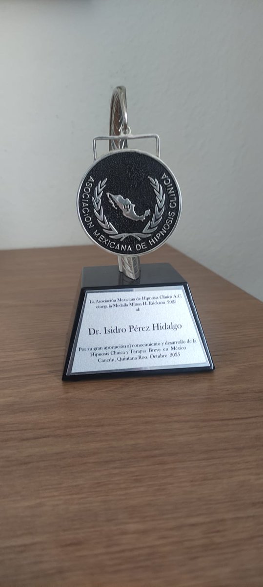 CHCPSICOLOGOS's tweet image. Desde #Cancún, mi profundo agradecimiento a la Asociación Mexicana de #Hipnosis Clínica A.C. (AMHIC) por otorgarme la prestigiosa Medalla Milton H. Erickson, en reconocimiento a mi aportación al desarrollo de la #HipnosisClinica
¡Gracias a todos!
 #AMHIC #MiltonHErickson  #Mexico