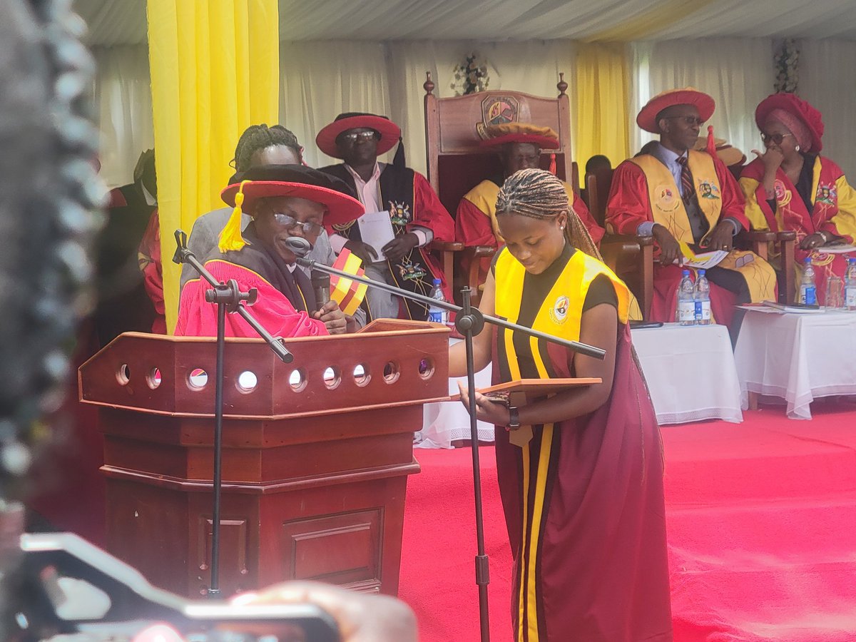 Honourable Nakawombe Claire has been awarded the best female leader for 30th UMUSU.
She was working as the standing committee member under Finance secretariat. Currently she is a standing committee member for Education secretariat  congratulations 🎊.