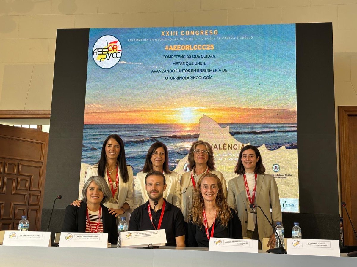 MercedesPrezGa2's tweet photo. Desde el Hospital los Arcos del Mar Menor,compartiendo los cuidados de nuestras enfermeras de la Consulta de ORL, en el XXIII Congreso de enfermeria en otorrinolaringologia y Cirugía de cabeza y cuello #AEEORLCCC25
Orgullo de profesionales!
#area8MarMenor
#BPSOMarMenor
@aeeorlcc https://t.co/bsnj3FtfVv