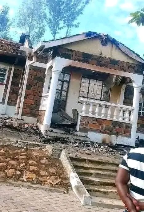 kevo_atandi's tweet image. JUST IN
Homabay's Rangwe Mp Hon Lilian Gogo home burnt down this morning by unknown people.

Oparanya Mamboleo Baba