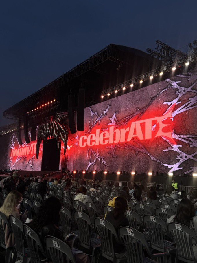 minchansidebae's tweet image. Two types of stays rn 

Stays at the Encore          Other stays