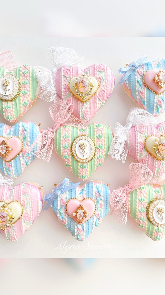 MyaaSweets's tweet image. ハートのアイシングケーキ🐰🧁

ストライプ×花柄です🧚🌷🫧