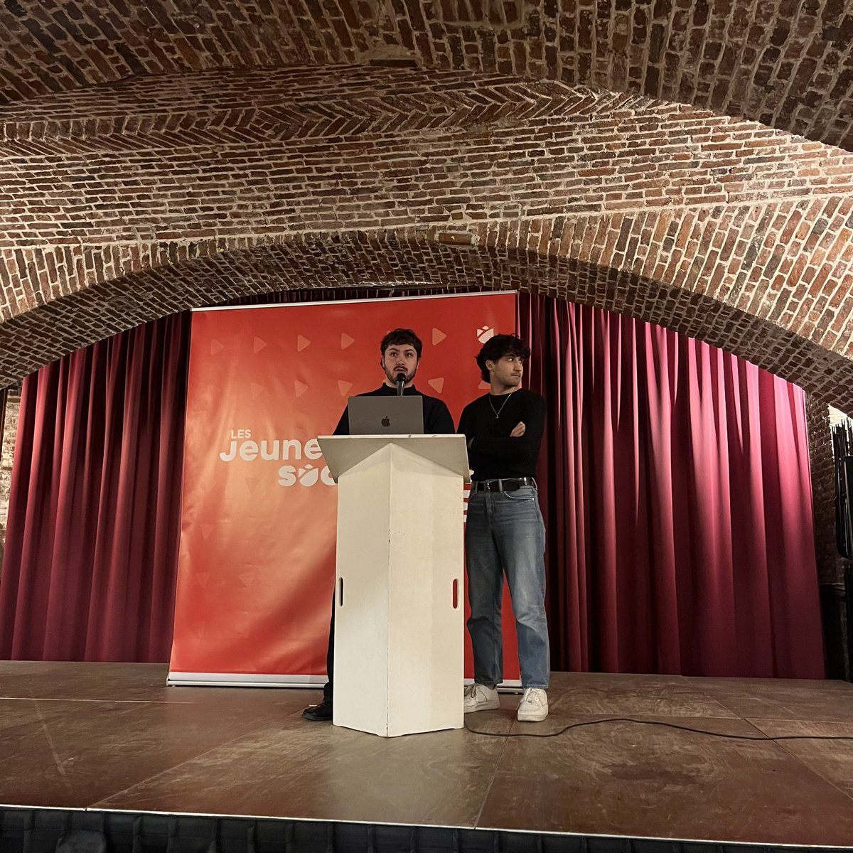 Hier c’était la rentrée des <a href="/JeunesSocNord/">Les Jeunes Socialistes du Nord 🌹</a> à Lille ! 

Échanges sur le socialisme, formation com' et moment de convivialité, une belle soirée après cette semaine…🌹

Merci à <a href="/sarahmetennani/">Sarah Metennani</a> <a href="/ezekiel_lcs/">Ézékiel Lucas</a> et tous les camarades pour leur accueil et bravo pour cette rentrée !