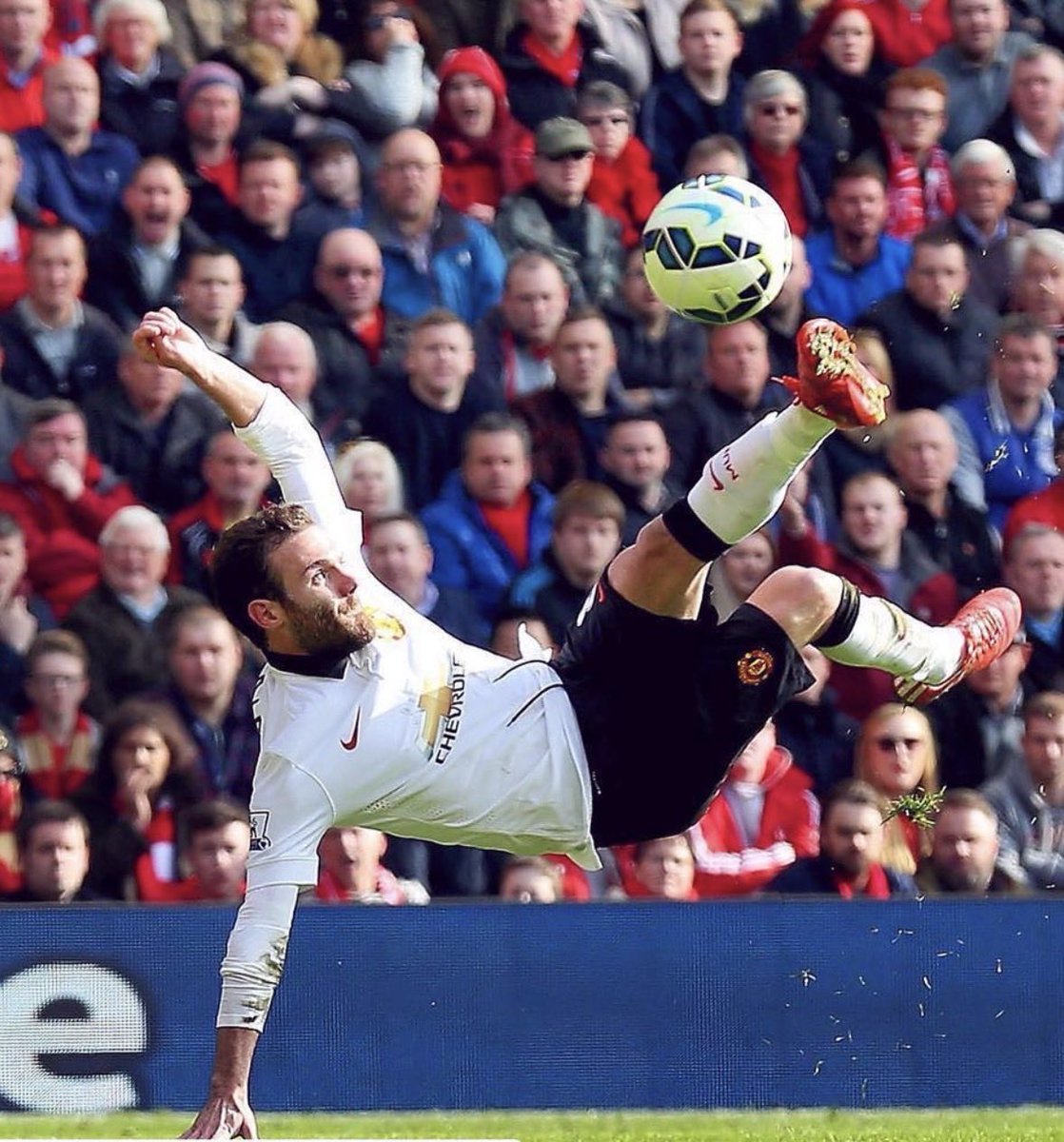🚨🗣️ Bruno Fernandes: “Coming into training, I was speaking with Juan Mata because he texted me, asking for a video for a friend. I said what I want from this weekend is to do what a real no.8 of this club has done at Anfield [laughs] and we were just talking about this. 

“We