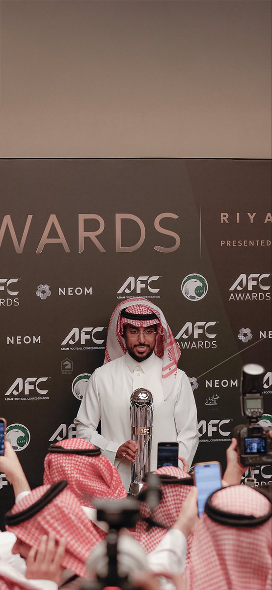 مستحقة يا سالم 👏
#سالم_الدوسري قدّم موسما أسطوريا في المستوى والإنتاج بل يفوق موسمه الذي حصد فيه الجائزة أول مرة
تحمّل ضغطًا وجهدًا هائلين، ومانراه الآن من إرهاق وإصابات هو نتيجة لذلك .
أرجو أن يأخذ وقته الكامل في العلاج والراحة، فلدَيه بإذن الله مواسم قادمة ماتقل أسطورية