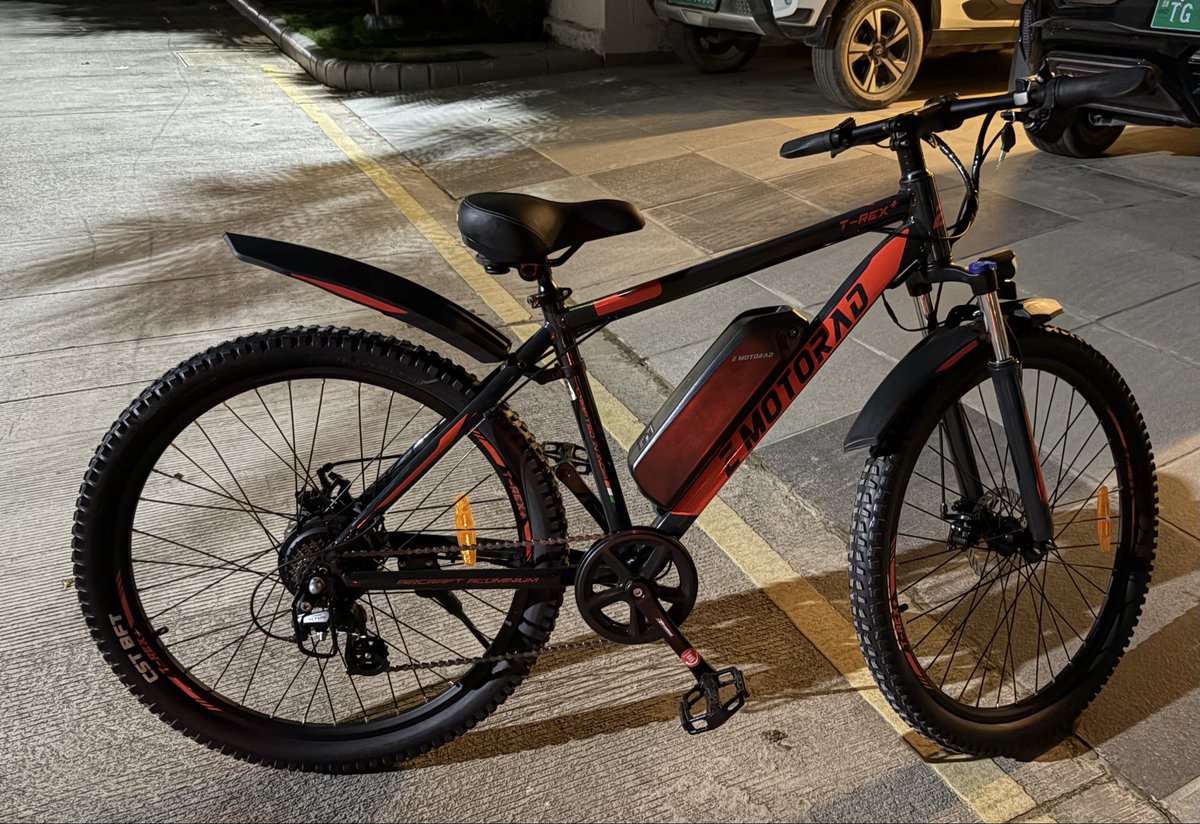geekyranjit's tweet image. Purchased the eMotoard e-bike, model Trex+ V3 about 2 days ago, today I did a 18.7 km ride in the morning, I must have ridden a cycle after almost 33 years. 

BTW this was my first cycle with gears and the gears made a big difference in inclines. 

I mostly am using it like a…