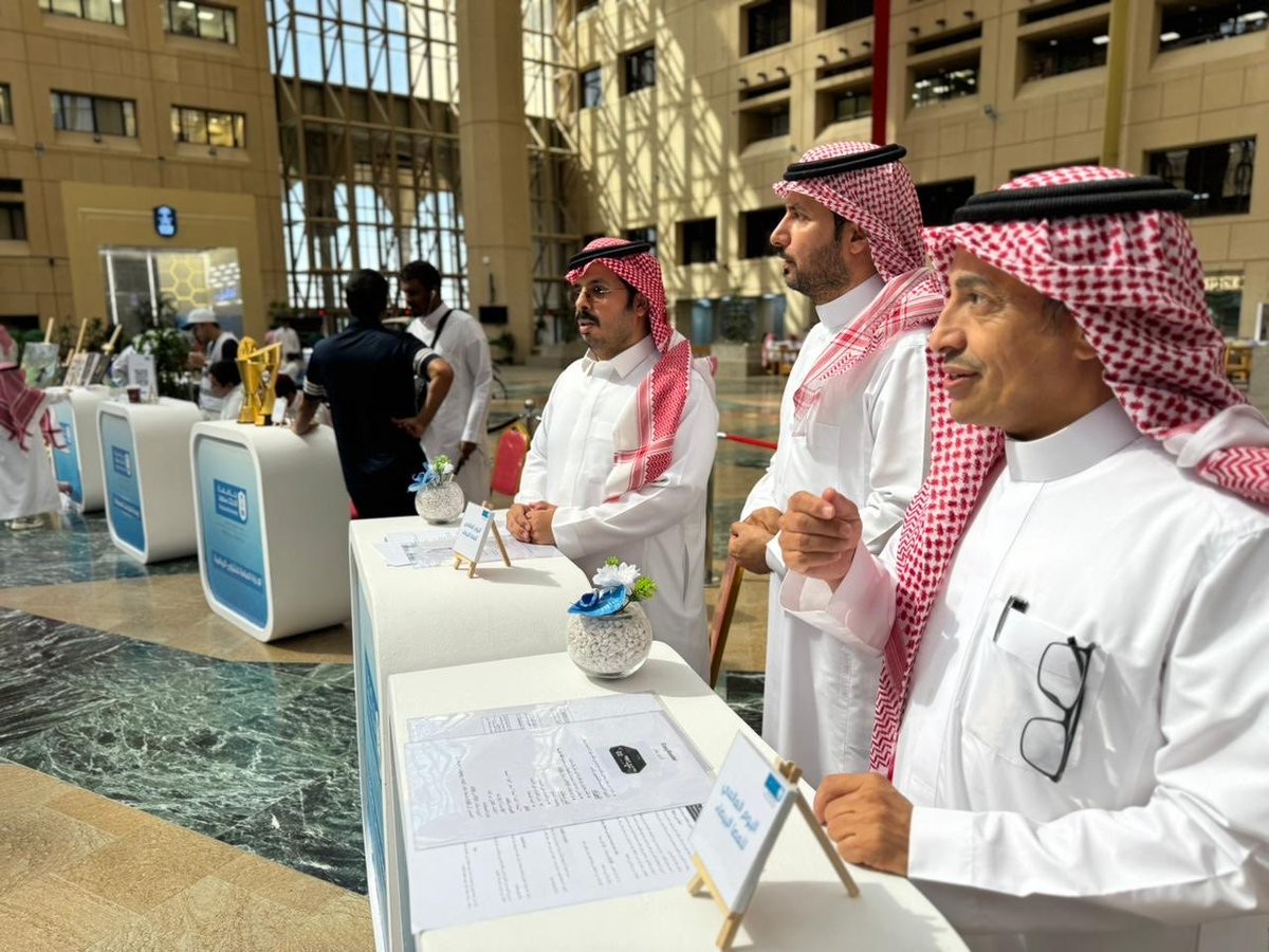 تزامنًا مع #اليوم_العالمي_للعصا_البيضاء، شاركت مكتبة الملك سلمان المركزية في المعرض الذي نظمته عمادة شؤون الطلاب، وذلك إبرازًا لدورها في خدمة الطلاب والطالبات من ذوي الإعاقة البصرية، وتعزيزًا لمبدأ الشمولية وتكافؤ الفرص في البيئة الجامعية.

#جامعة_الملك_سعود