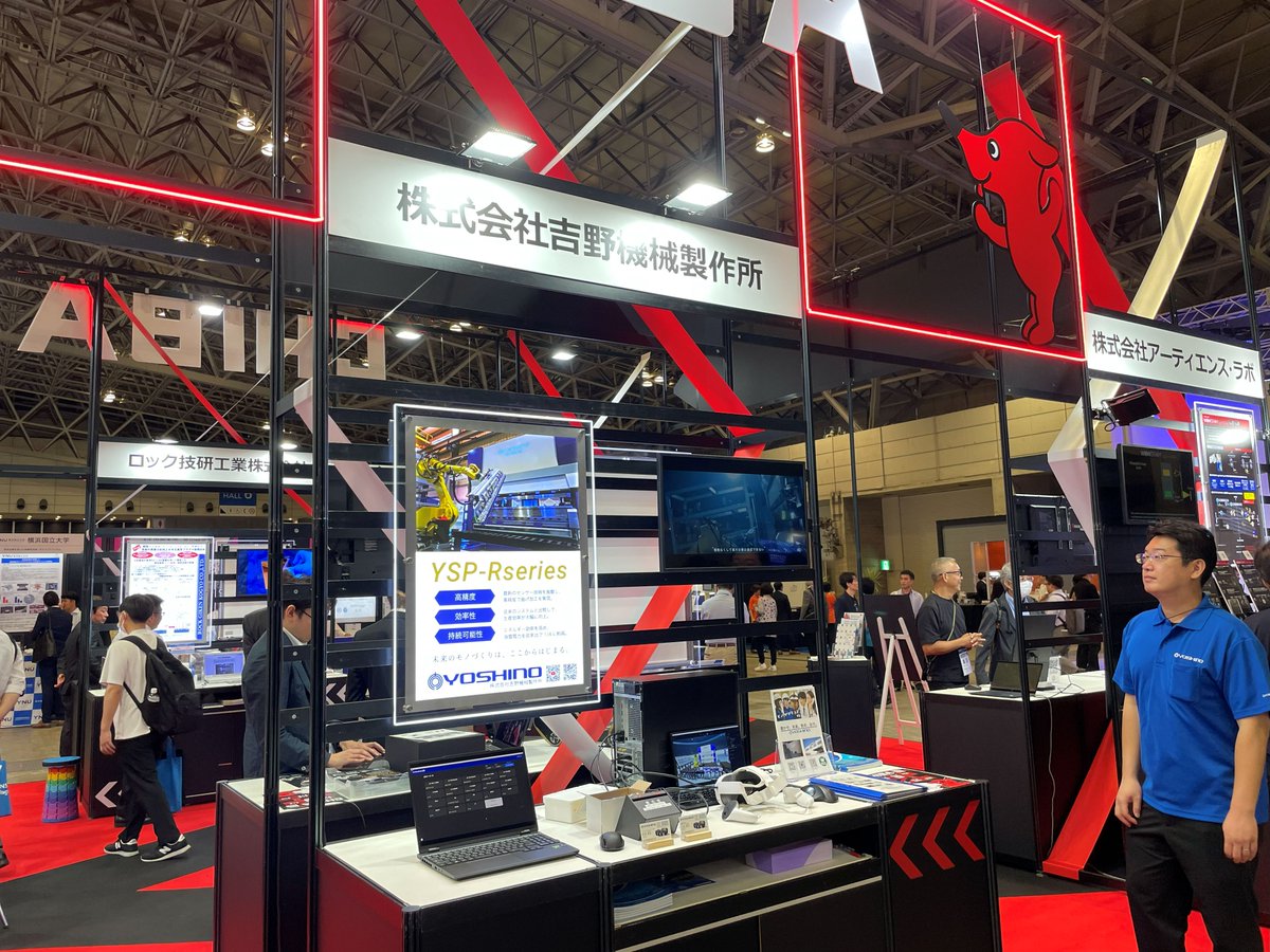 Tomoaki_CEO's tweet image. 先週の #CEATEC2025 ブースの様子はこのような感じでした！
チーバくんが大きく目立ち、赤いライトもすごくカッコよかったです☺️