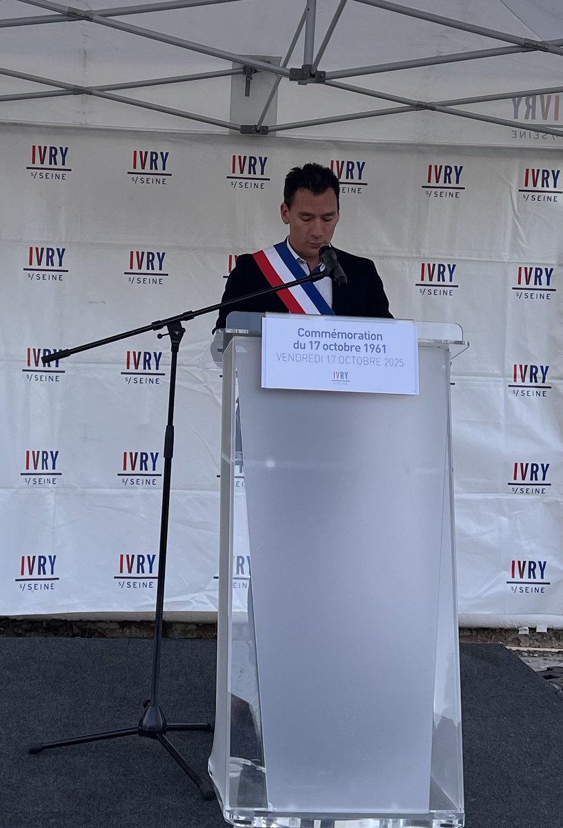 🇩🇿Hommage aux Algérien·ne·s massacré·e·s par la police française le #17octobre1961 . Leur seul tort : réclamer la liberté et la fin du joug colonial. 64 ans plus tard, on n’oublie pas ce crime d’État, ni le racisme et les violences qui perdurent.
#DevoirDeMémoire #Algerie