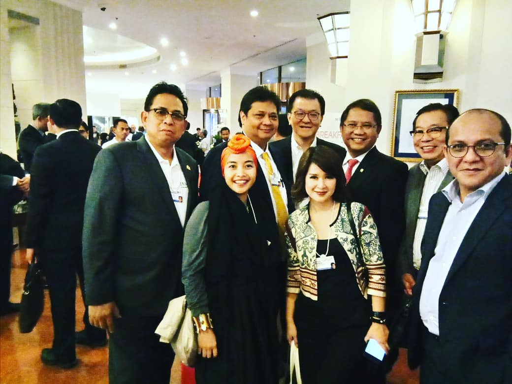 jaksapedia's tweet image. Nama konglomerasi milik taipan Franky Oesman Widjaja, Sinar Mas Group, tercantum dlm daftar peminta perizinan ekspor itu.