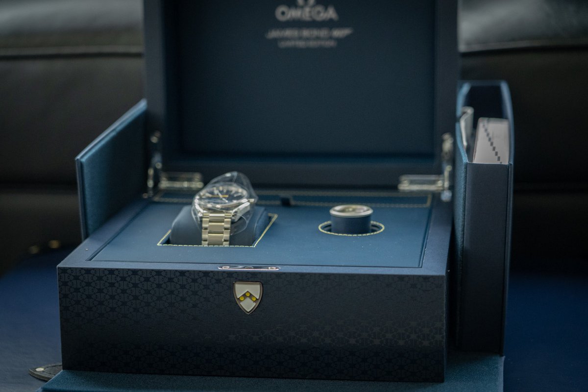 DB9 GT BOND EDITION 

chilternaston.co.uk/car/2016-aston…

13,000 miles and £112,850

Sold with bond accessories including Omega watch 

Limited to 150 units worldwide 

#astonmartin #chilternaston #db9gt #db9gtbondedition #jamesbond #drivetastefully #omega #omegaseamaster