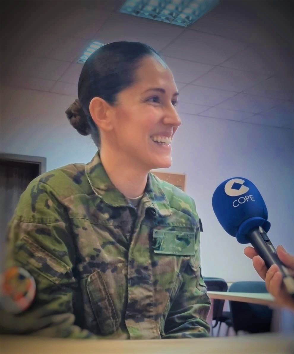 CGTAD_NRDC_ESP's tweet image. Una representación del contingente de #FuerzaKuchyňa participa en el programa de COPE “El Pulpo”, compartiendo su día a día en zona de operaciones 🇸🇰.
Orgullosos de representar a España fuera de sus fronteras con honor, compromiso y espíritu de sacrificio.

#MOPS 
@EjercitoTierra…