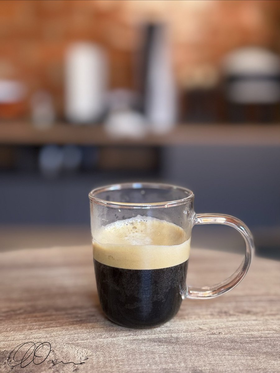 ocomar's tweet image. Quand tu utilises ta même bouche qui débite des insanités à longueurs de journées pour reciter de longues et insistantes prières, tu t’attends à quel résultat sérieusement? 
Ce qui est sûr, un café est toujours une bonne idée.