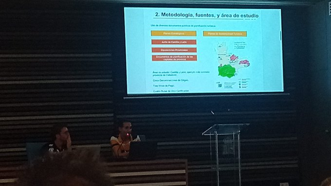 Nuestro compañero <a href="/juliofcubillas/">Julio Fdez Portela</a> ha presentado en el XXIX Congreso de la <a href="/AGE_Oficial/">Asociación Española de Geografía</a> el trabajo "Las políticas públicas en materia de enoturismo en Castilla y León".