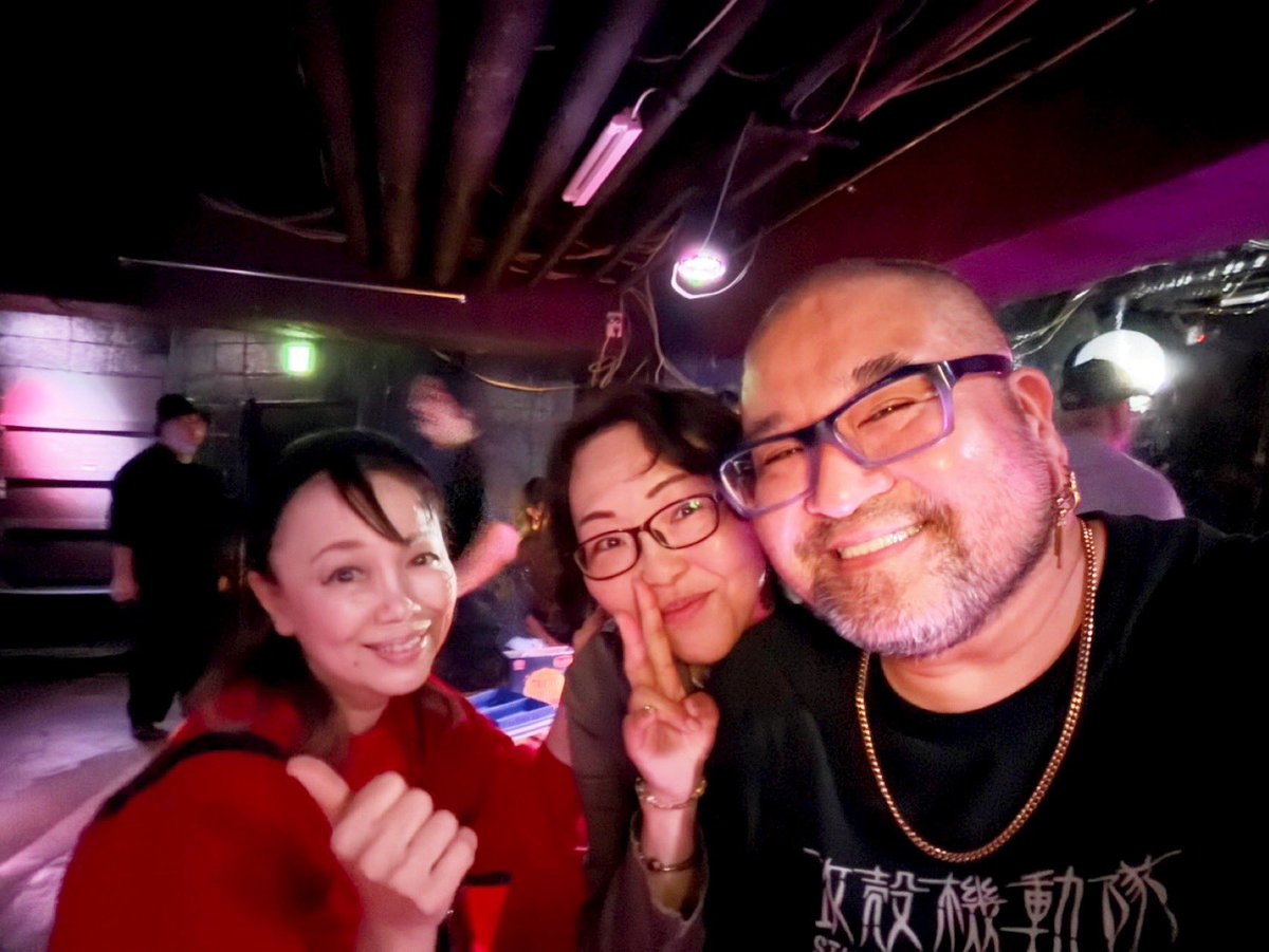 被害を報告します。
このダンディーさんは何の前触れも無くズルい曲をかけ、私は巻き込まれて、やたらと盛り上がってしまいました。
ダンディーにも程があります。クセになって困っています。どーにかして下さいっ！
#アニクラダンディーズ