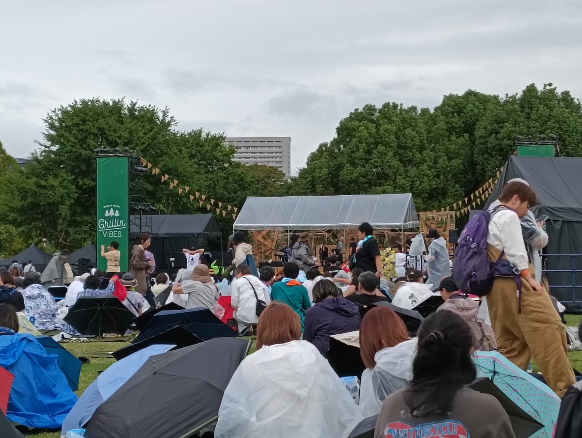 Bdebu1's tweet photo. 今日は大阪万博記念公園にて
chillin' vibes2025に参加しました♬
芝生広場でゴロっとしながら楽しむ音楽は新鮮！
#家入レオ さんのアコースティックバージョン素敵でした❤️
他のアーティストさんでもまた新しい音楽を見つけちゃいました♬ https://t.co/cr5l3QYSCU