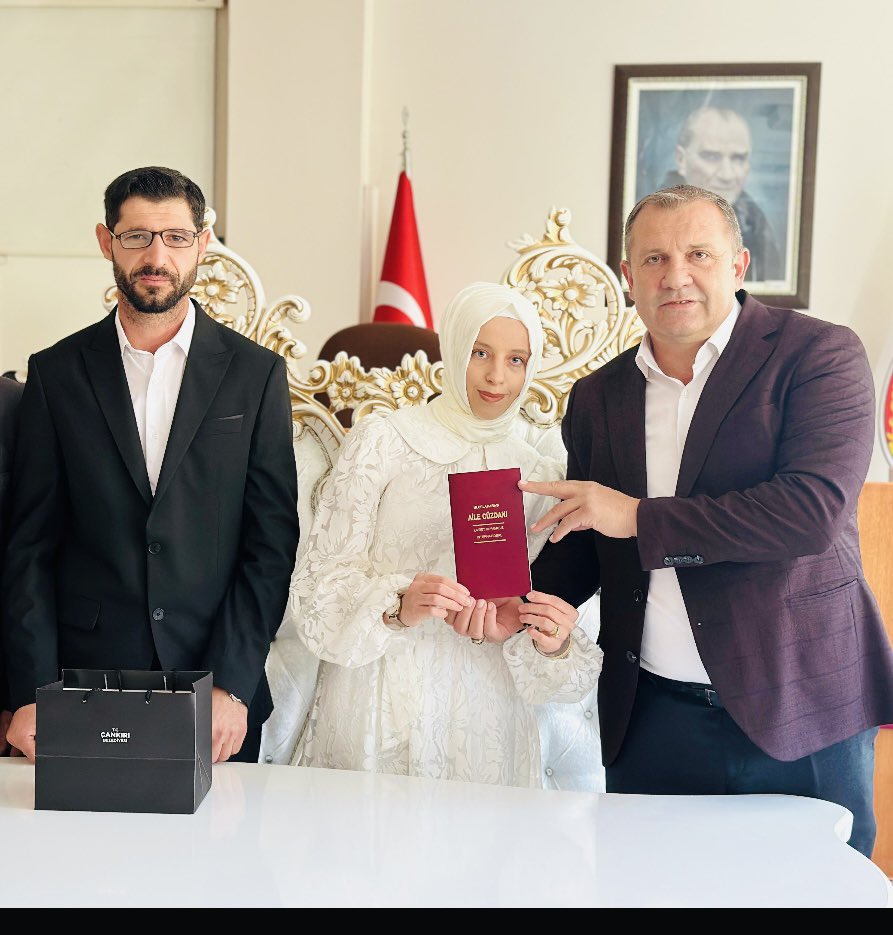 “Kızım Hatice ve Damadımız Hasan’ın nikâh merasimini gerçekleştirdik. 

Rabbim bu güzel birlikteliği huzurla, sevgiyle ve bereketle daim eylesin.”