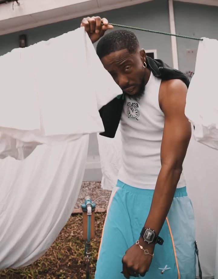 erigganewmoney's tweet photo. Make I still hold this my 500k, VDM fit go where dem dey do GLE tomorrow 😏🥤💨 https://t.co/ATYNSRxATq
