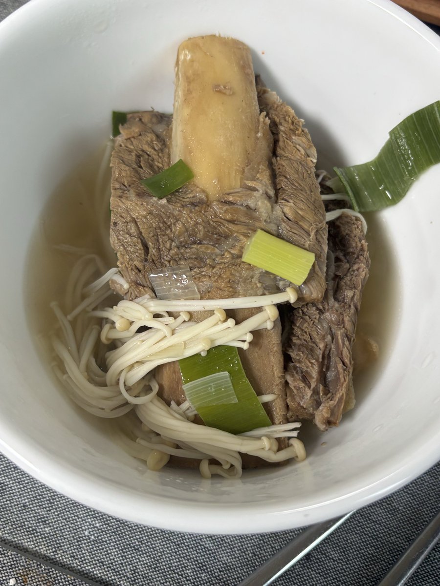 갈비탕으로 몸보신함…. 뻐큐 아닙니다..
