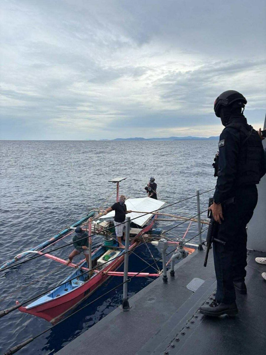 Philippine_Navy's tweet image. TINGNAN | PH #Navy nasabat ang ₱214.4-M hinihinalang Cocaine sa West Philippine Sea
👉🏽web.facebook.com/share/p/1BWjwU…
#ProtectingtheSeasSecuringOurFuture
#ModernandMultiCapablePHNavy
#OneAFPOnePhilippines
#StrongAFPStrongPhilippines