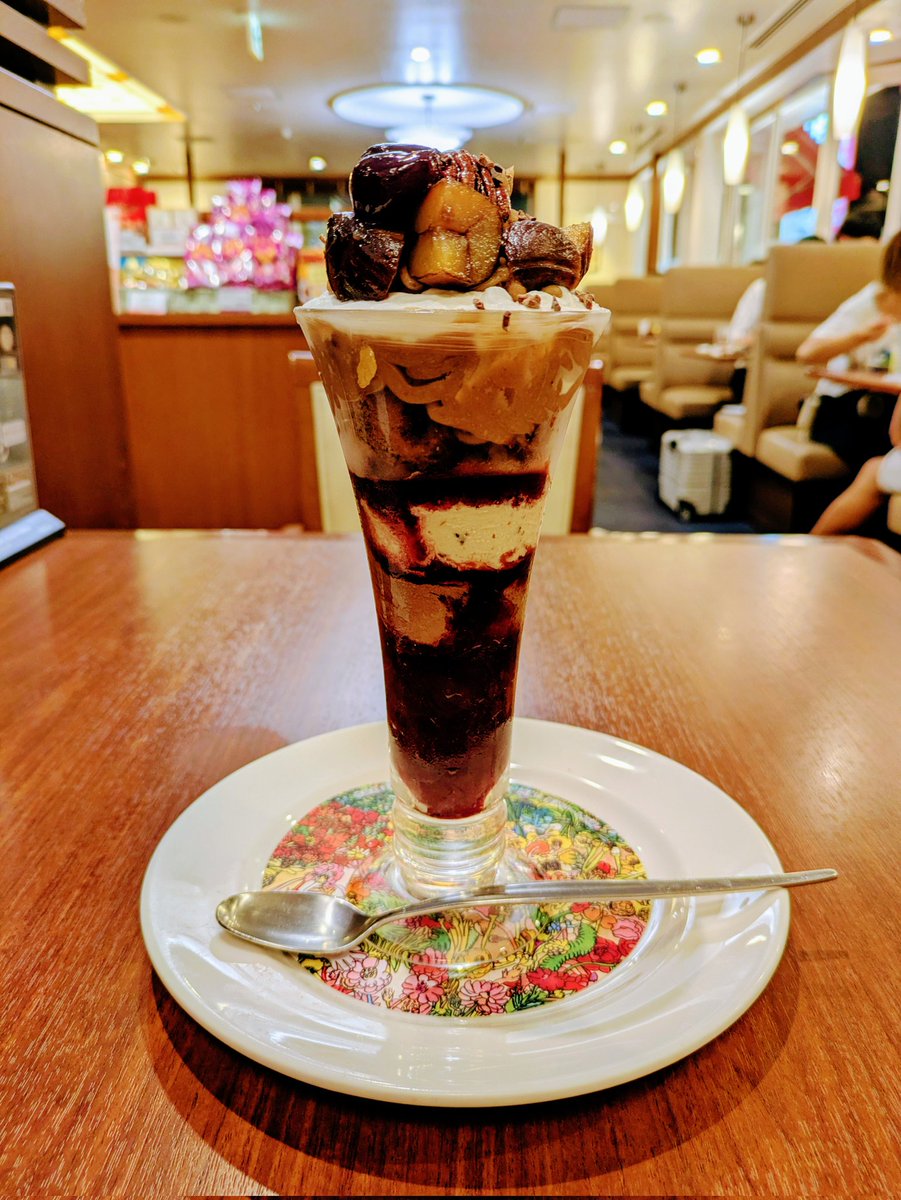 もう年内落ち着くことが無い気がしたのでパフェ食べながら仕事することにした
個人的には65点くらい