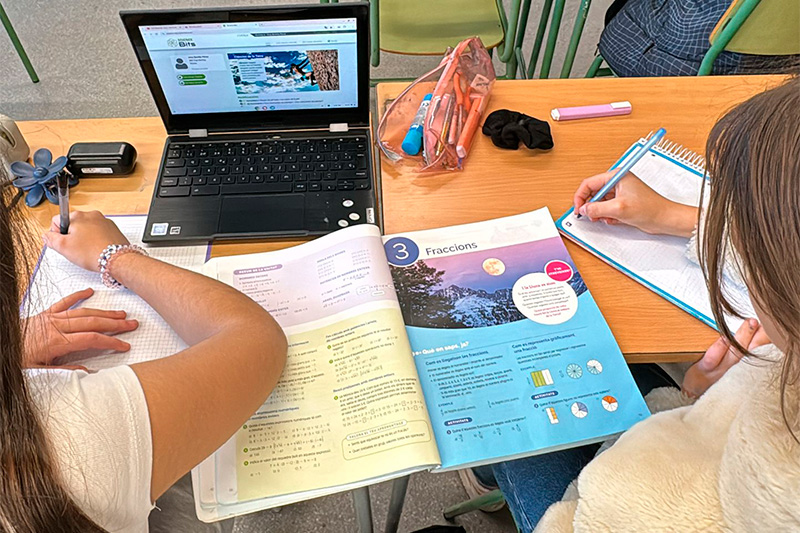 80 alumnes de primària de Roses reben sessions setmanals de suport escolar fins on aprenen com planificar correctament les seves tasques escolars, treballar en equip, aplicar tècniques d’estudi i potenciar una actitud activa envers l’aprenentatge
viladeroses.cat/80-alumnes-de-…