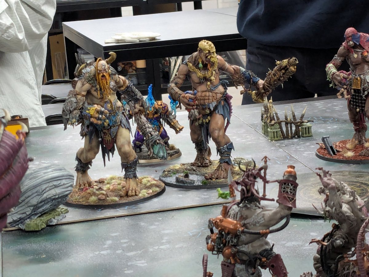 TACOS_ZAM's tweet image. ドミネイターエンジンでWH立川、BEAST FEAST参加してきました！
巨人の皆さんに守ってもらいながら射撃をしていましたが、ウショーランと、ドゥームホイールに見つかってあっという間にバラバラにされてしまいました⋯
迫力の戦場、面白かったです！！
#ウォーハンマー