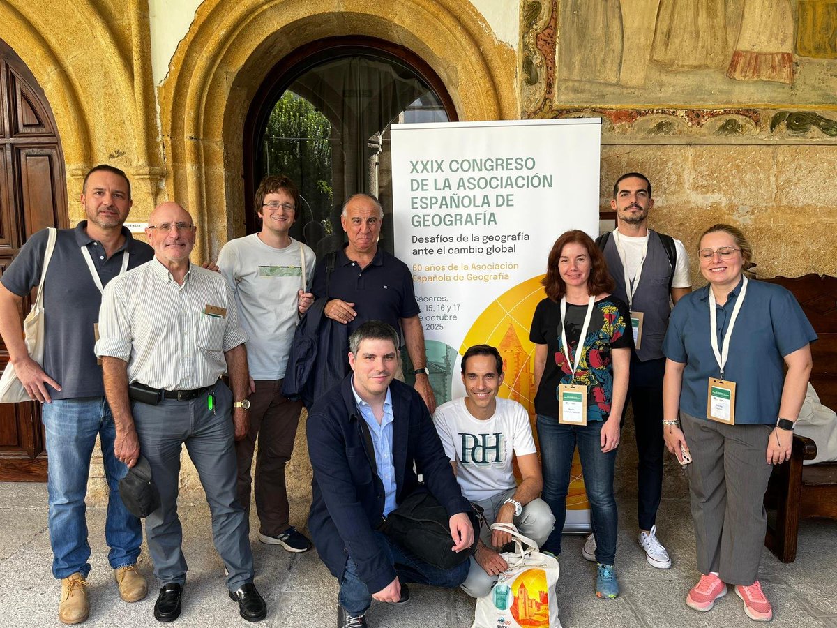 El Departamento de Geografía de la UNED ha participado en el XXIX Congreso de la <a href="/AGE_Oficial/">Asociación Española de Geografía</a> con presentación de 10 ponencias y 1 póster, abordando temas como patrimonio, urbanismo en el cine, geopolítica, georelieve, glaciares, espacios turísticos o Big Data para la demografía.
