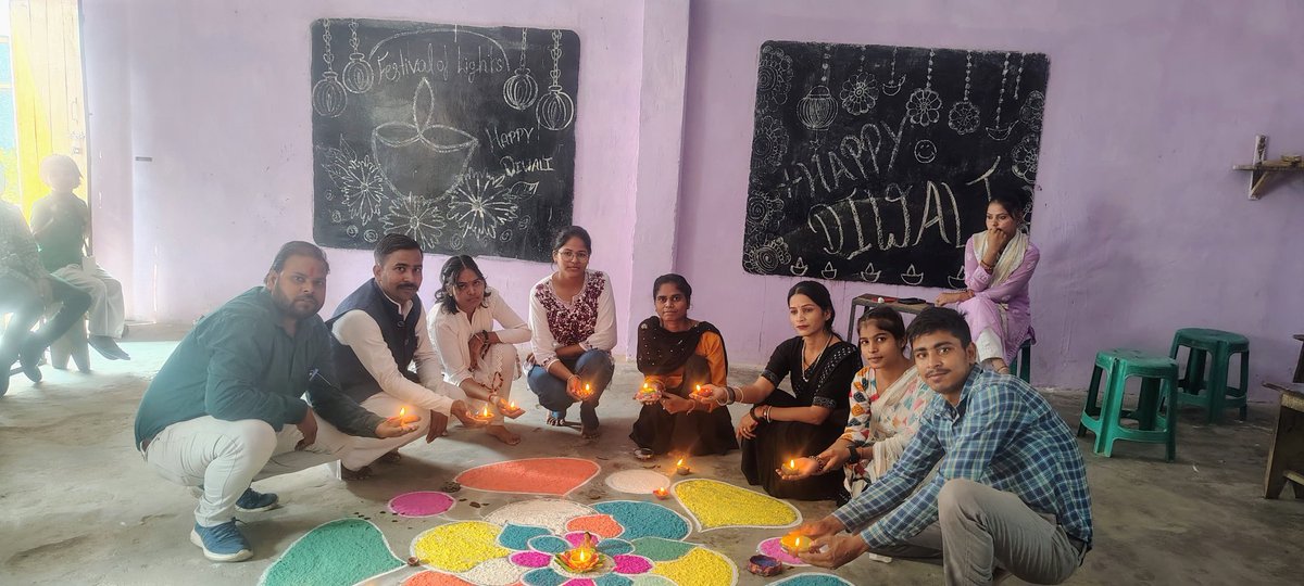 bhimarmyoffice's tweet image. आज हमने अपने विद्यालय के सभी #शिक्षक एवं #शिक्षकों को और #अतिरिक्त_स्टाफ को मिष्ठान व सम्मानित भेंट देकर #दीपावली की शुभकामनाएं दी। आज यह अवसर मुझे अपने महापुरुषों के त्याग और संघर्ष की बदौलत मिला है जिसके लिए मैं जिंदगी आभारी रहूंगा ।
#प्रधानाचार्य_विजय_कुमार_आजाद