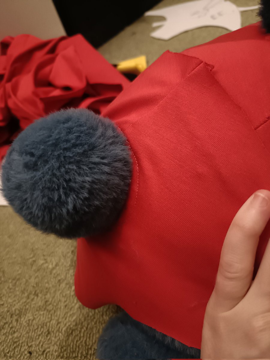 Learned how to make a nice finished tail hole.
Did the same for the spines.
Watching all of those IG sewing reels paid off :P