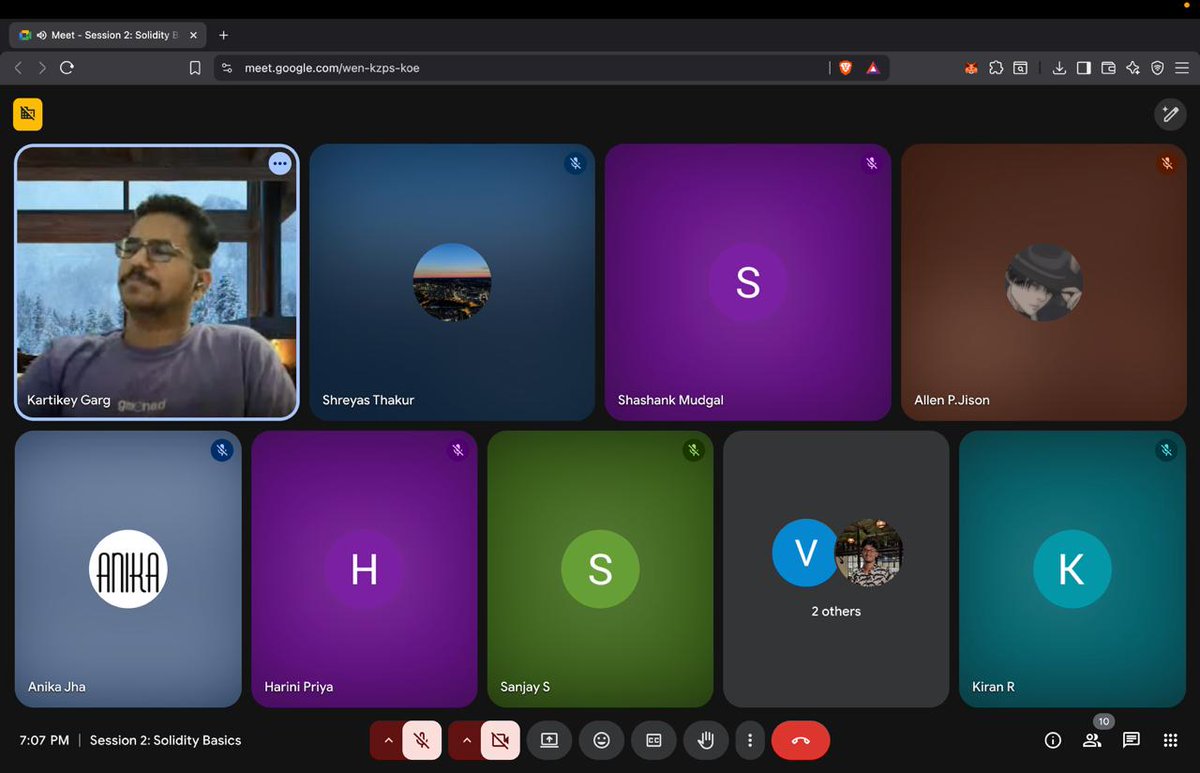 HERDAOIndia's tweet image. Solidity 101 was pure fire 🔥

@Geeky_kartikey made it super interactive!

We covered :
-&amp;gt; Getting Started with Smart Contracts
-&amp;gt; Solidity Core Concepts
-&amp;gt; Contract interactions &amp;amp; modifiers
-&amp;gt; Hands-on practice &amp;amp; quiz

Everyone was soo locked in🫡