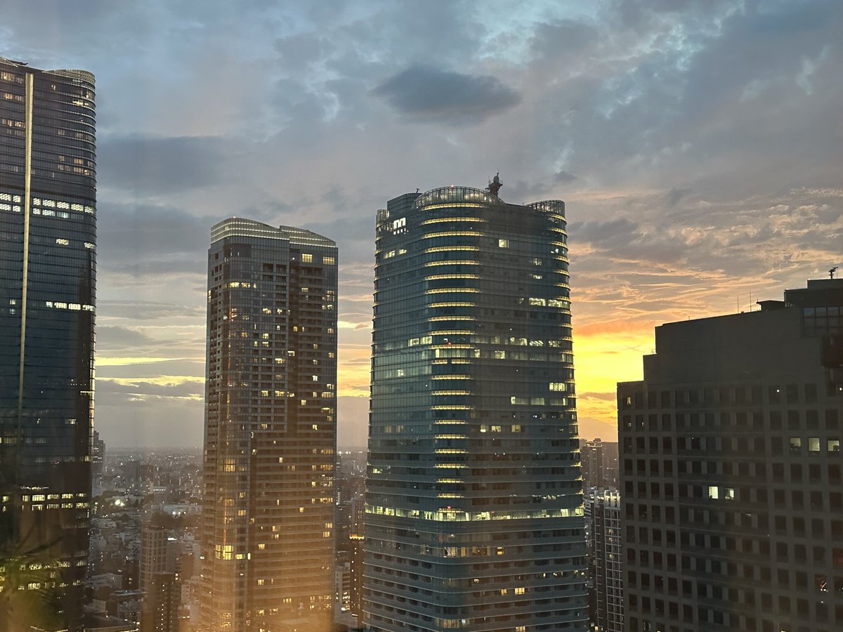 koriko0711's tweet image. ちょとだけだけど東京エディション虎ノ門からの夕日が見られて良かった🌆

#イマソラ
#夕日
#東京エディション虎ノ門