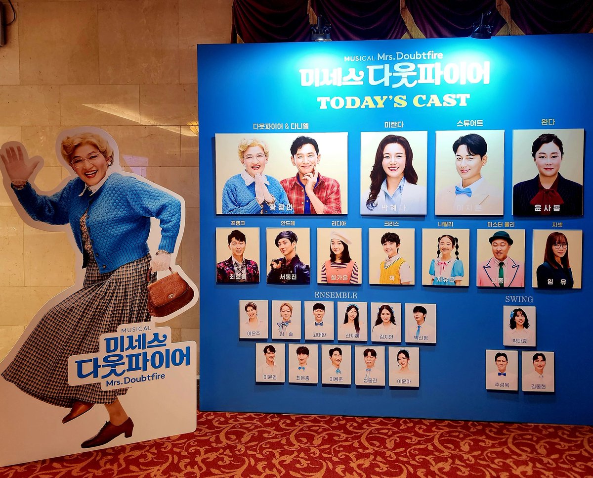 Mrs.Doubtfire Oct.18th 25
Well-known Korean actor, Hwang Jungmin, has stared in this musical in Seoul 

#kmusical #musical #Mrs.doubtfire