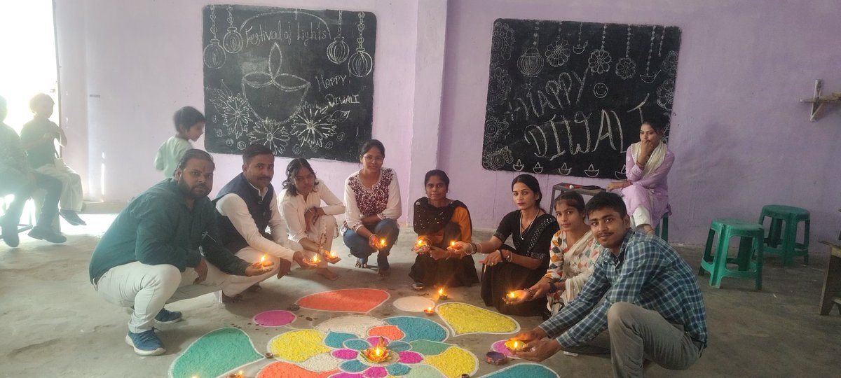 bhimarmympi's tweet image. आज हमने अपने विद्यालय के सभी #शिक्षक एवं #शिक्षकों को और #अतिरिक्त_स्टाफ को मिष्ठान व सम्मानित भेंट देकर #दीपावली की शुभकामनाएं दी। आज यह अवसर मुझे अपने महापुरुषों के त्याग और संघर्ष की बदौलत मिला है जिसके लिए मैं जिंदगी आभारी रहूंगा ।
#प्रधानाचार्य_विजय_कुमार_आजाद