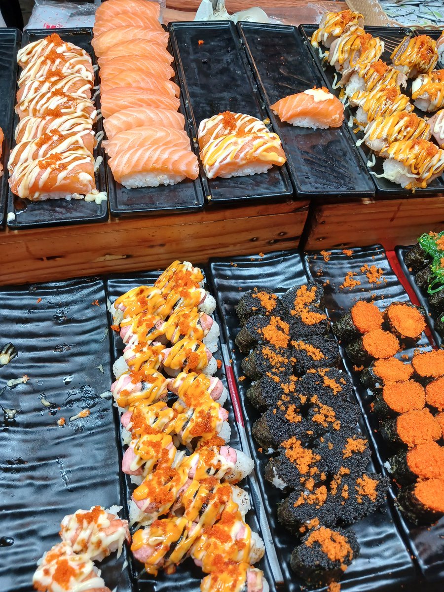 怖いか。30℃越えの屋外で売られてる寿司が。