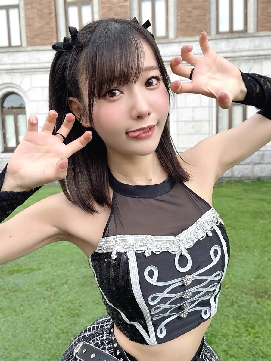 奥ゆい na platformě X: „定期公演のサイン入りチェキが発売中です！ 3