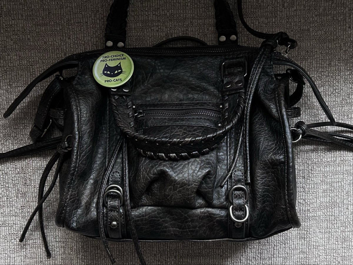 gustlep's tweet image. what’s in my bag