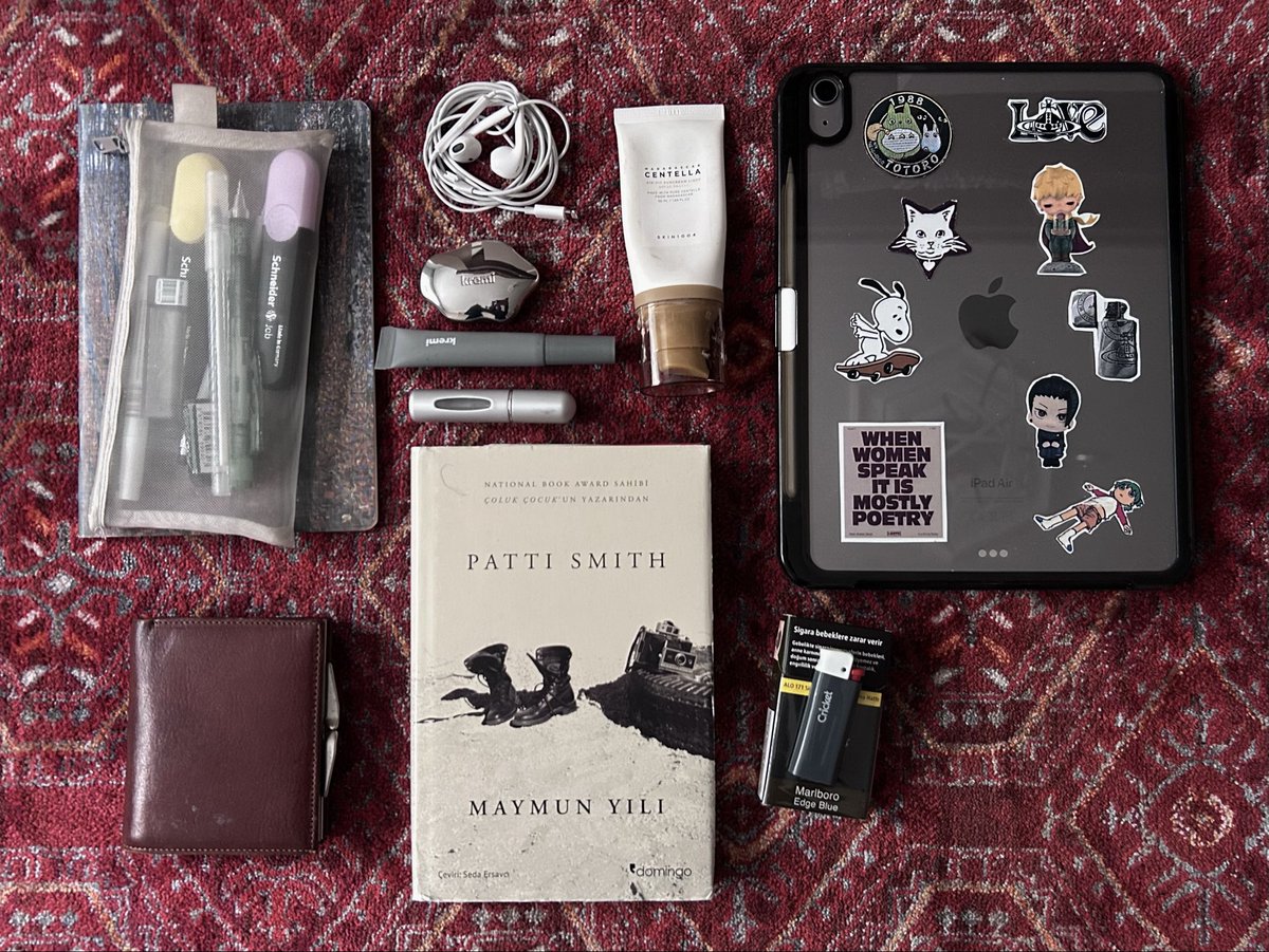 gustlep's tweet image. what’s in my bag