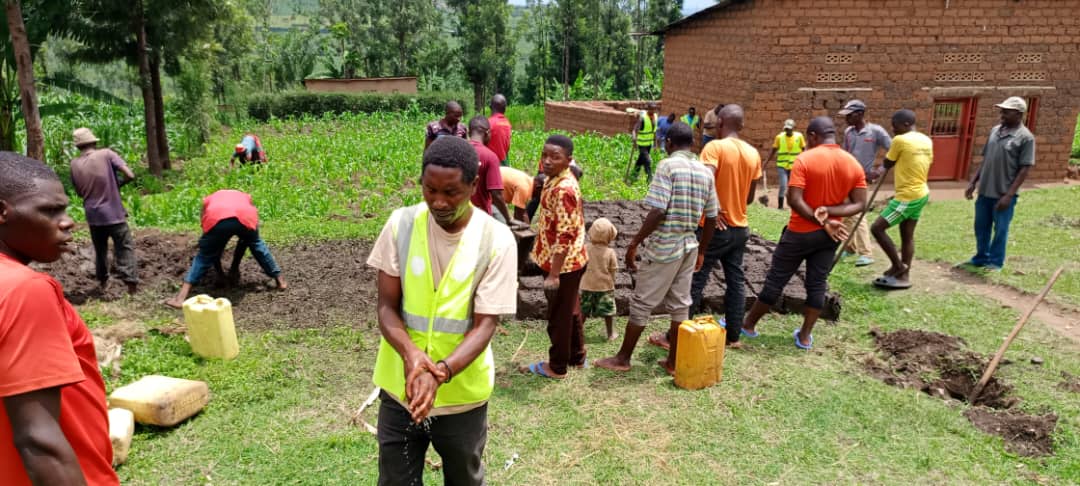 Ndoli #TeamPK (@de_ndoli) on Twitter photo None kuwa 18/10/2025 Urubyiruko rw'Abakorerabushake mu murenge <a href="/NgaramaSectorR/">Ngarama Sector/GATSIBO</a> rwazindukiye mu muganda wo gucukura ibyobo ahazaterwa ibiti bivangwa n'imyaka ,hanabumbwe amatafari azubakishwa ubwiherero bw'umuturage utishoboye. <a href="/RwandaEast/">𝐄𝐚𝐬𝐭𝐞𝐫𝐧 𝐏𝐫𝐨𝐯𝐢𝐧𝐜𝐞 | 𝐑𝐰𝐚𝐧𝐝𝐚</a> <a href="/GatsiboDistrict/">Gatsibo District</a>
#UmuturageKuIsonga None kuwa 18/10/2025 Urubyiruko rw'Abakorerabushake mu murenge <a href="/NgaramaSectorR/">Ngarama Sector/GATSIBO</a> rwazindukiye mu muganda wo gucukura ibyobo ahazaterwa ibiti bivangwa n'imyaka ,hanabumbwe amatafari azubakishwa ubwiherero bw'umuturage utishoboye. <a href="/RwandaEast/">𝐄𝐚𝐬𝐭𝐞𝐫𝐧 𝐏𝐫𝐨𝐯𝐢𝐧𝐜𝐞 | 𝐑𝐰𝐚𝐧𝐝𝐚</a> <a href="/GatsiboDistrict/">Gatsibo District</a>
#UmuturageKuIsonga