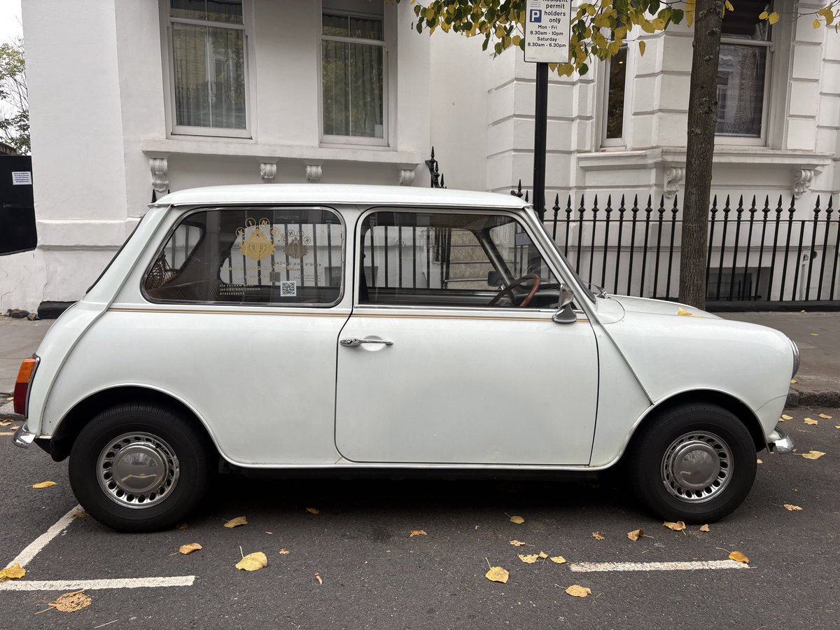 EarlsCourtLife8's tweet image. A Mini Mark III from 1972 built by British Leyland spotted in Earl’s Court #mini #earlscourt
