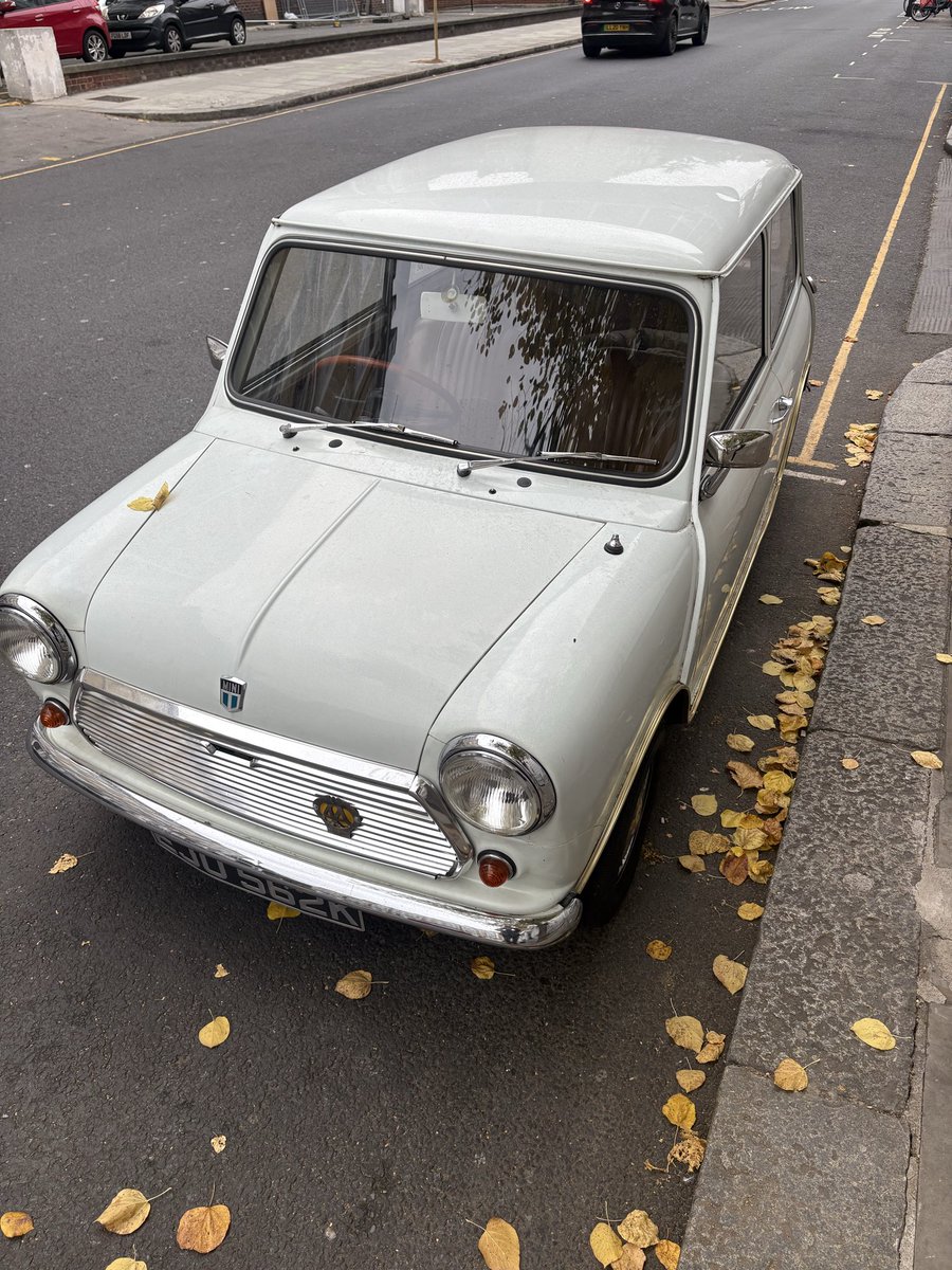 EarlsCourtLife8's tweet image. A Mini Mark III from 1972 built by British Leyland spotted in Earl’s Court #mini #earlscourt