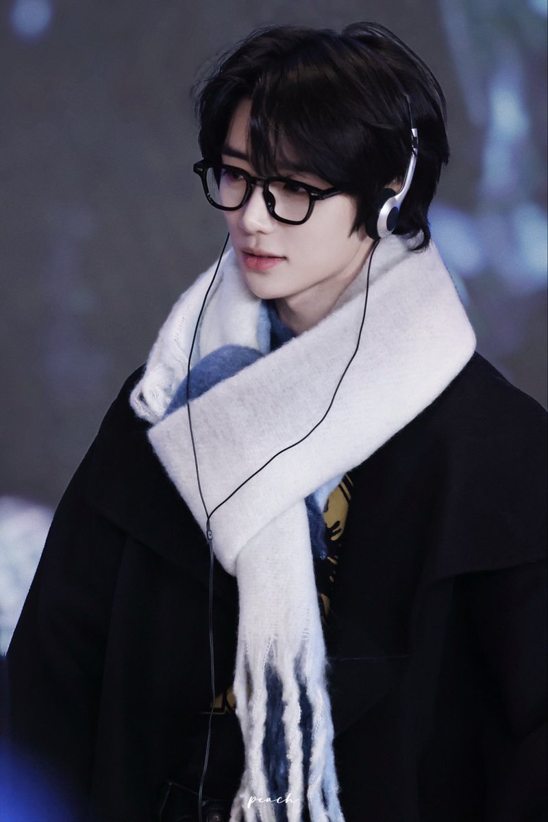 251018 

첫눈 같은 범규❄️

#BEOMGYU #범규 #崔杋圭 
#TOMORROW_X_TOGETHER 
#투모로우바이투게더 #TXT_BEOMGYU