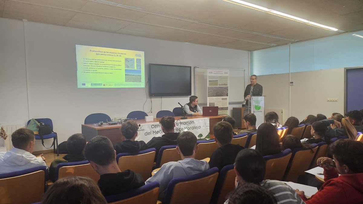 Ayer celebramos una jornada de emprendimiento y fomento de la innovación para jóvenes en el Centro de Formación del Medio Rural de Moraleja. Los desafíos agro-ganaderos y la problemática de las praderas de regadío también son una oportunidad para el empleo y las nuevas empresas.