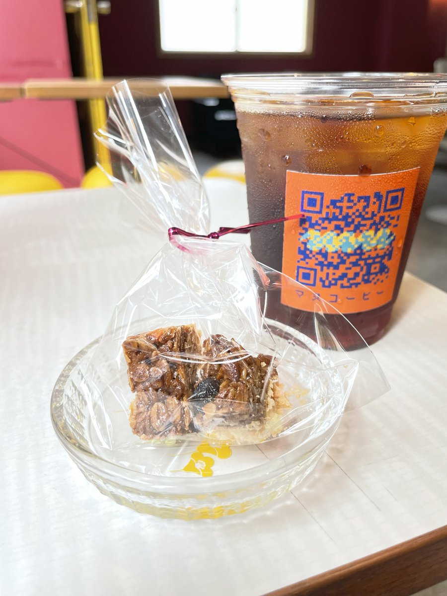 barwalk's tweet image. 78．スペースマヌGO
キッチンカーで初出店！
マヌグラノーラ（スウィートコーヒー味）をたっぷりと使用し、サクサクの自家製ビスケット生地の上に敷きつめ、しっとり香ばしいフロランタン風に焼き上げたマヌランタン♪
お土産にしても🙆
#barwalk #バルウォーク