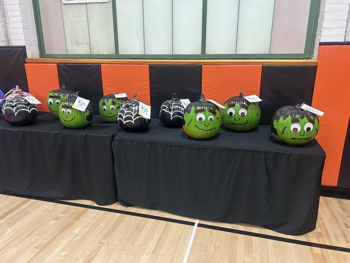 DrFineDover's tweet photo. Thank you to our Art program, Dining Services, Custodial Team, and Dover ES students who created, delivered, and organized these amazing pumpkins for Board Appreciation Week! #doverpride #vision #service #everyone #everyday https://t.co/bkKswAiaiX