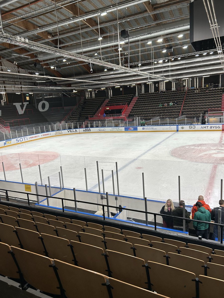 SimonJScouting's tweet image. Catching a game live at Frölundaborg, watching Frölunda U20 host Rögle. A lot of first year draft eligibles, should be a fun one!