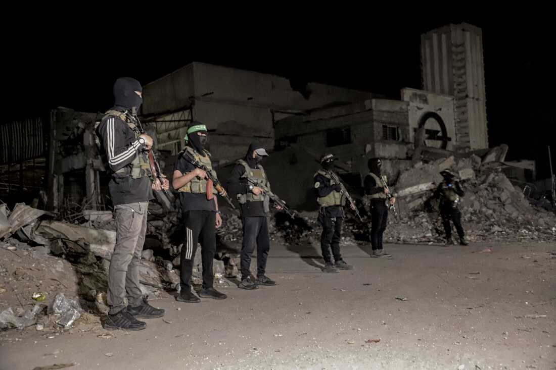 BlobRai3's tweet image. "QUALCOSA DI NUOVO..."
"Colpito da Israele minibus a Gaza, 11 morti della stessa famiglia" accusato di aver attraversato la cosiddetta "linea gialla".
Mohammed Nazzal, dirigente di Hamas:
"A noi il controllo ad interim di Gaza, non disarmiamo ora".
SkyTg.
Ore 20 #blob #Trumpax