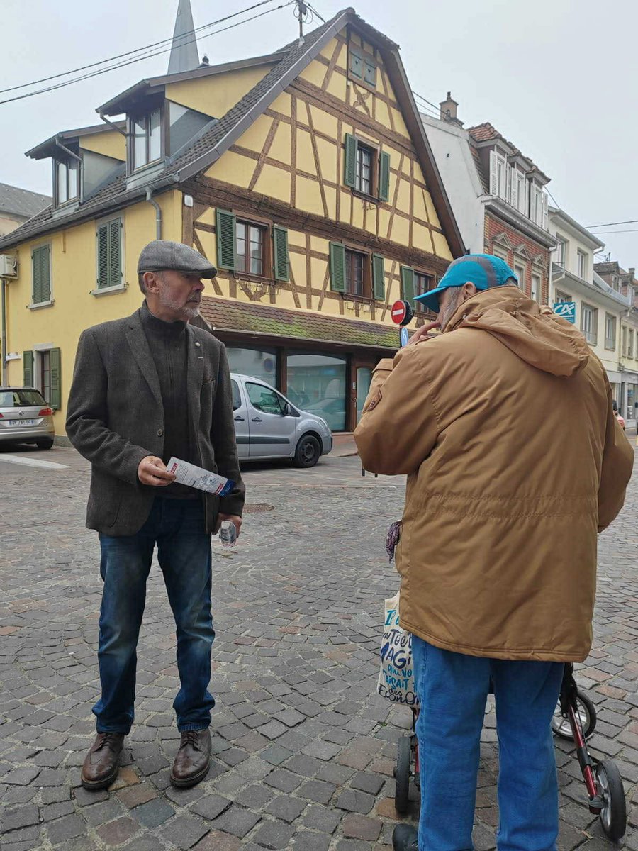 Th_ESTEVE's tweet photo. Sur le terrain à Erstein 🇫🇷
Beaucoup d’échanges, une même attente : le besoin de changement.
Merci à nos militants présents pour leur détermination 💪
#TractageRN #Erstein #RassemblementNational https://t.co/Un3SkFzwAt