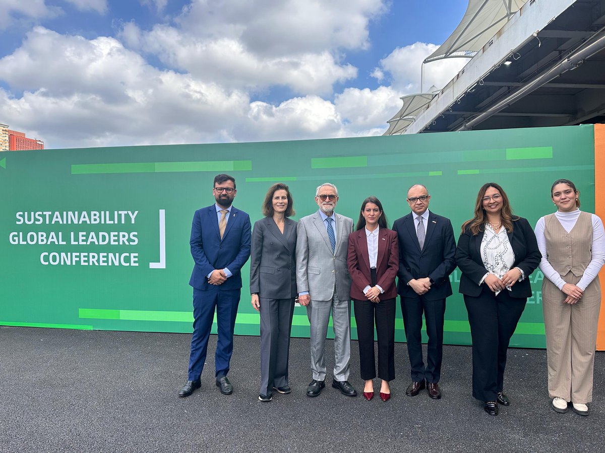 El Embajador Moncada llamó a construir sistemas de salud sostenibles basados en innovación, educación y respeto ambiental en el 2025 ESG foro en Shanghái. Subrayó la visión de la Presidenta, en la transición energética para mejorar salud y bienestar en zonas rurales. 🌱🤝 #salud