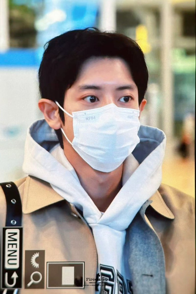 oshcuddles's tweet photo. CHANYEOL AT THE AIRPORT TODAY!! He’s going to Thailand for the fansign 🥹🍒 https://t.co/cHA5ntSGjN